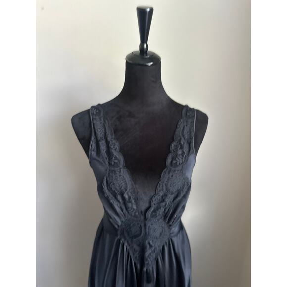 VINTAGE OLGA Women's Cut Black Full Length Plunge Slip with Lace Details Size L - Picture 4 of 9